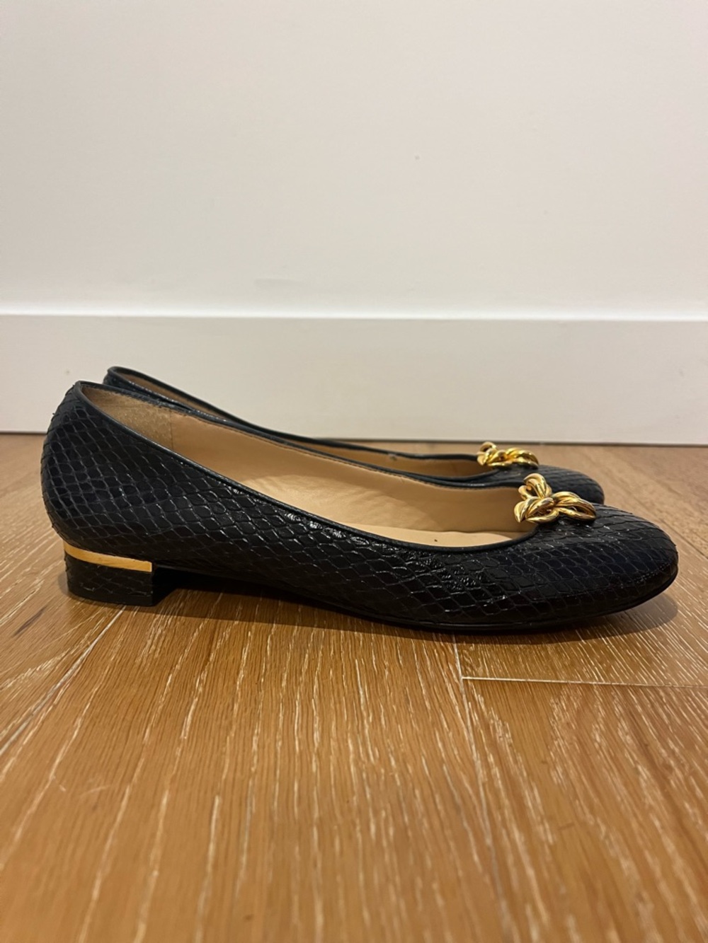 Talbots Navy Snake-Texture Flats with Gold Chain Accent Vintage Fallie w/box